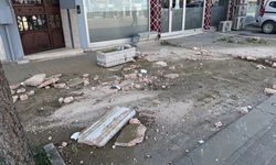 Bursa'da yolun karşısına geçmeye çalışan kişiye otomobilin çarpması güvenlik kamerasında