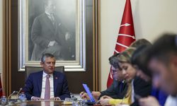 CHP Grup Başkanı Özel, TBMM'de gazetecilerle bir araya geldi: