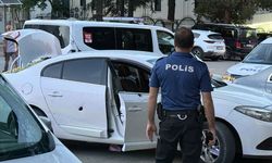 Denizli'de otomobile düzenlenen silahlı saldırıda abla ve kız kardeşi yaralandı