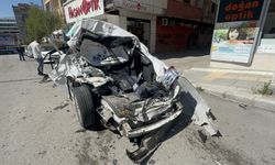 Elazığ'da freni patlayan kamyonun 10 araca çarpması sonucu biri ağır 5 kişi yaralandı
