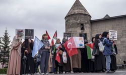 Erzurum'da sağlıkçılar Gazze için sessiz yürüyüşlerini 134. haftada sürdürdü