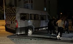 Eskişehir'de otomobille işçi servisinin çarpıştığı kazada 7 kişi yaralandı