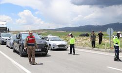 GÜNCELLEME - Van'da çarpışan pikap ile hafif ticari araçtaki 4 kişi öldü, 4 kişi yaralandı