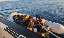 İzmir açıklarında 20 düzensiz göçmen yakalandı