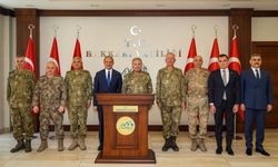 Kara Kuvvetleri Komutanı Orgeneral Tokel'den Hakkari Valisi Taşyapan'a ziyaret