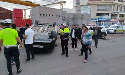 Kars'ta iki hafif ticari araç çarpıştı, 3'ü çocuk 9 kişi yaralandı
