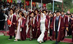 Kırgızistan-Türkiye Manas Üniversitesinde mezuniyet coşkusu
