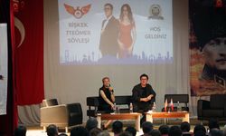 Kırgızistan'da Türk oyuncular Deniz Barut ve İbrahim Büyükak öğrencilerle buluştu