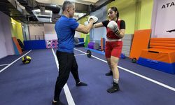 Liseli milli boksör Ela Ecrin olimpiyatlarda en genç kadın şampiyon olmayı hedefliyor