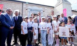 Milli Eğitim Bakanı Tekin 'Geleceğin Yazarları İstanbul Fuarı'nı gezdi