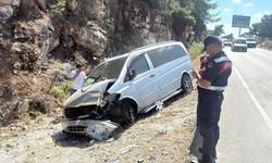 Muğla'da otomobille minibüsün çarpıştığı kazada 6 kişi yaralandı