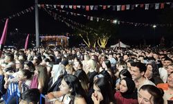 Parmos Bordo Basketbol takımı Bandırma'da şampiyonluğu kutladı