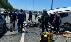 Rize'de üç aracın karıştığı trafik kazasında 2 kişi öldü, 3 kişi yaralandı
