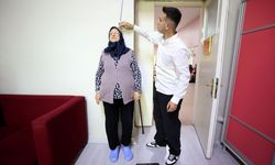 Sağlık taraması yaptıkları huzurevinde şarkılarla gönülleri fethediyorlar