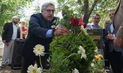 Şair Abdurrahim Karakoç vefatının 14. yılında kabri başında anıldı