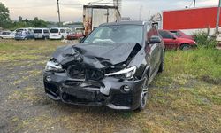 Samsun'da iki otomobilin çarpışması sonucu 3 kişi yaralandı