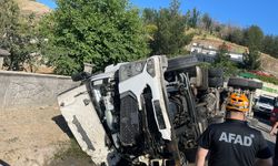 Siirt'te tır ile otomobilin çarpıştığı kazada 5 kişi yaralandı