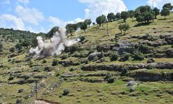 Şırnak'ta köy sakinlerini korumak için kayalık yamaçlar çelik ağlarla örülüyor
