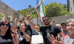Suriye'de Kensebbe beldesinin Hristiyan sakinleri 15 yıl sonra davul ve zurnayla evlerine döndü