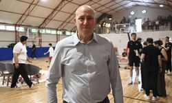 TBF Başkan Vekili Erdenay ile Litvanyalı eski basketbolcu Milaknis gençlerle buluştu