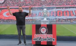 Arca Çorum FK'nin şampiyonluk kupası sergilenmeye başladı