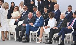Fransa'da ulusal bayram için Paris'te askeri geçit töreni düzenlendi