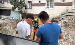 GÜNCELLEME - İstanbul'da inşaat çalışmasında zarar gördüğü gerekçesiyle boşaltılan binada incelemeler sürüyor