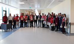 Kastamonu'da vakfın hayır şartı kapsamında hastalara meyve ikram edildi