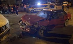 Kayseri'de otomobil ile hafif ticari aracın çarpıştığı kazada 3 kişi yaralandı