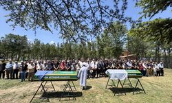 Konya'da kazada yaşamını yitiren anne ve kızının cenazesi defnedildi