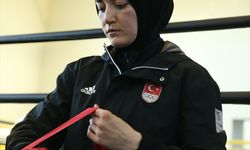Milli boksör Esmanur Lök, Akdeniz Oyunları'nda şampiyonluk için yumruk sallıyor