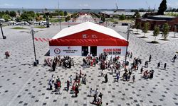 Samsun'da şehit yakınları ve öğrenciler 15 Temmuz Anma Çadırı'nı ziyaret etti