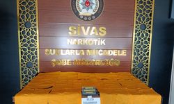 Sivas'ta uyuşturucu operasyonunda yakalanan 3 zanlıdan 2'si tutuklandı
