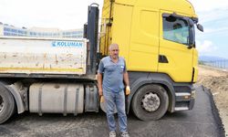 Tırın motor kısmından kurtardığı yavru kediyi kızının yardımıyla annesine kavuşturdu