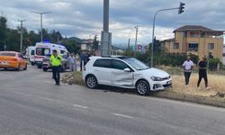 Tokat'ta iki otomobil çarpıştı, 3 kişi yaralandı