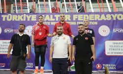 Yıldızlar Kulüpler Türkiye Halter Şampiyonası, Sakarya'da sürüyor