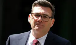 Burnham'dan ilk icraat: Elektrik faturalarında vergi kaldırılıyor