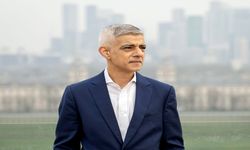 Sadiq Khan’a 24 yıllık Nissan Micra’dan ceza kesildi
