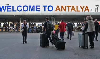 Antalya'ya hava yoluyla gelen turist sayısı 10 milyonu aştı