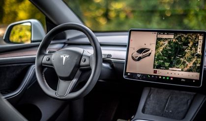 Tesla, 2 milyonuncu aracını banttan indirdi