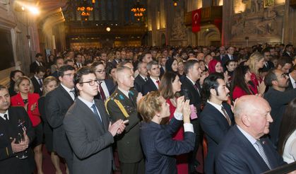 Londra’da 100.yıl coşkusu kutlandı