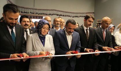 Desenleri anlam taşıyan Sarız kilimleri, Kayseri'de sergileniyor