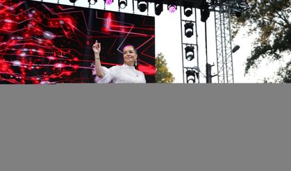 Şarkıcı Bengü, Kırkpınar konserleri kapsamında Edirne'de sahne aldı