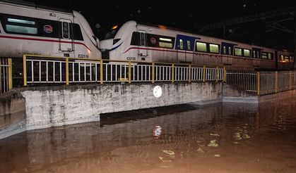 İzmir'de suyla dolan alt geçitte kamyonette mahsur kalan sürücü öldü