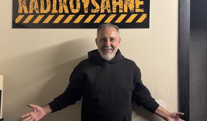 Oyuncu Kemal Başar, Kadıköy Sahne'de konser verdi