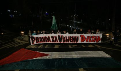 Saraybosna kuşatmasında evlatlarını kaybeden aileler, Gazze'de öldürülen çocukları andı