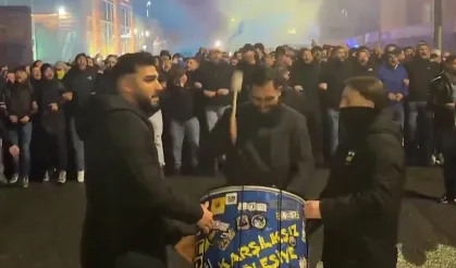 Fenerbahçe taraftarları, Nottingham Forest maçı için City Ground stadına yürüdü