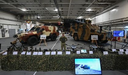 İngiltere'nin Southampton Limanı'na demirleyen TCG Anadolu gemisinde, Türk savunma sanayisi tanıtıldı