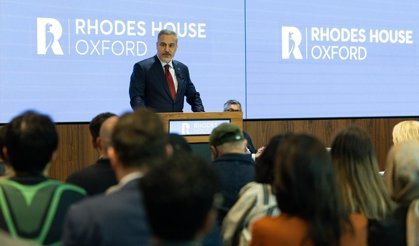 Bakan Fidan, İngiltere'deki temaslarının ardından Türk basın mensuplarına konuştu