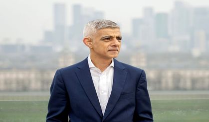 Sadiq Khan’a 24 yıllık Nissan Micra’dan ceza kesildi